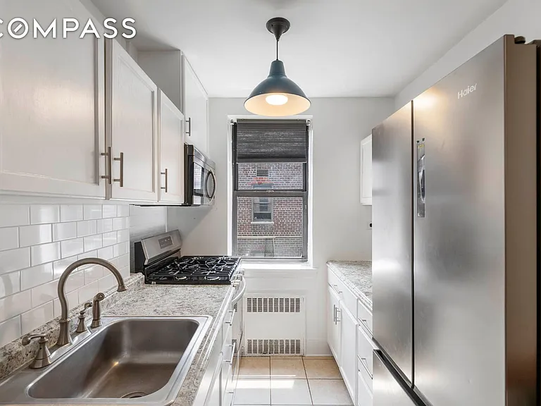 2420 Morris Ave #6K — Photo 4