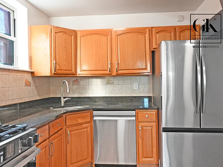 25-24 45th St #2 — Photo 3