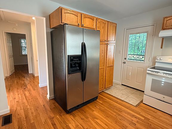 4th image of 1040 Ashwood Pl