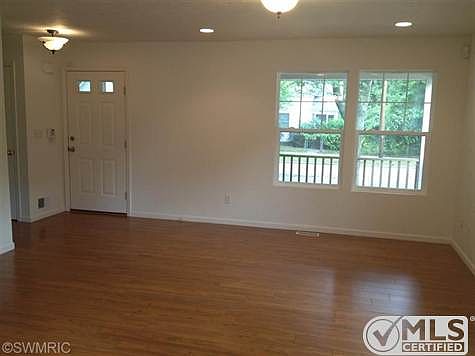 4th image of 539 Orchard Ave