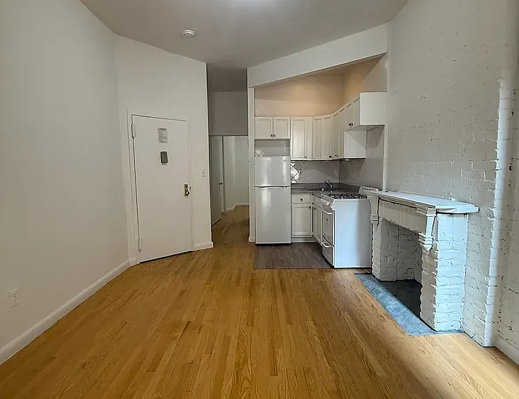 426 W 48th St #1RE — Photo 3