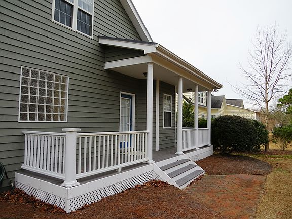 porch overlooks 17th green