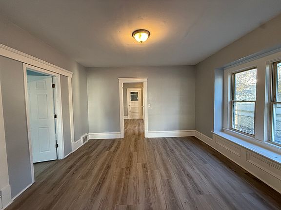 3rd image of 3913 Poe Ave