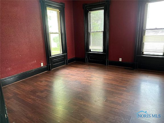 4th image of 221 N Bryan St