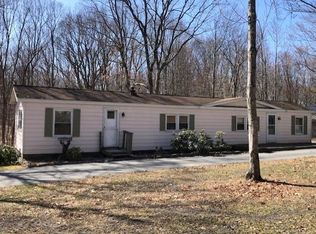 121 Lochinvar Ln, Greeley, PA 18425