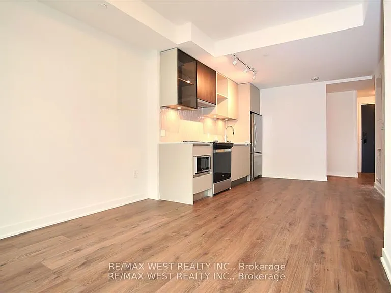 395 Dundas St W #822 — Photo 25
