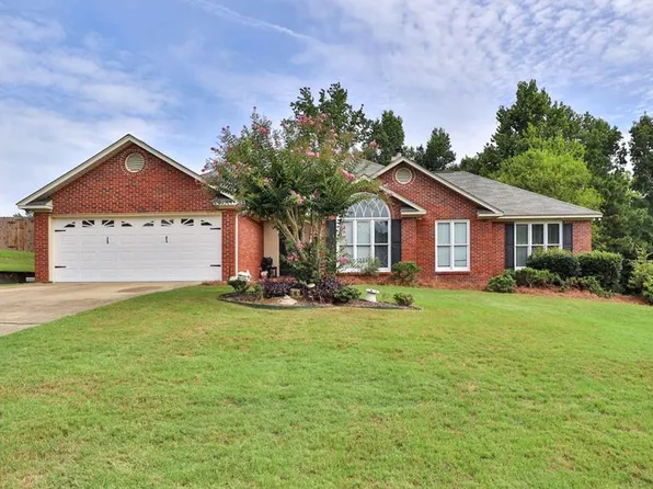 131 Shadow Wood Dr, Smiths Station, AL 36877