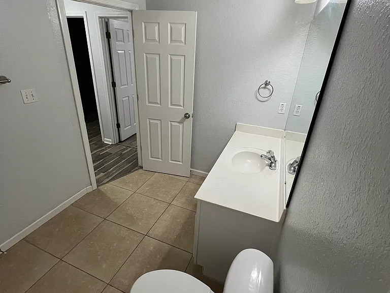 127 Farrah Ave — Photo 32