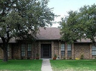 2215 Spring Leaf Dr, Carrollton, TX 75006