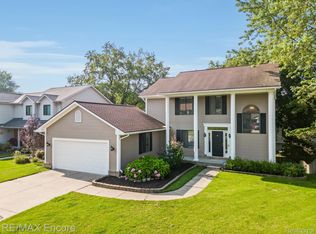 2495 Lansbury Dr, Waterford, MI