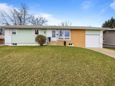 425 11th Ave NE, Minot, ND, 58703