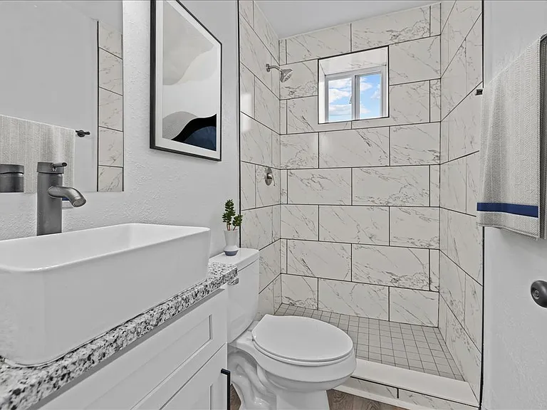 410 W 35th St #1-20 — Photo 20