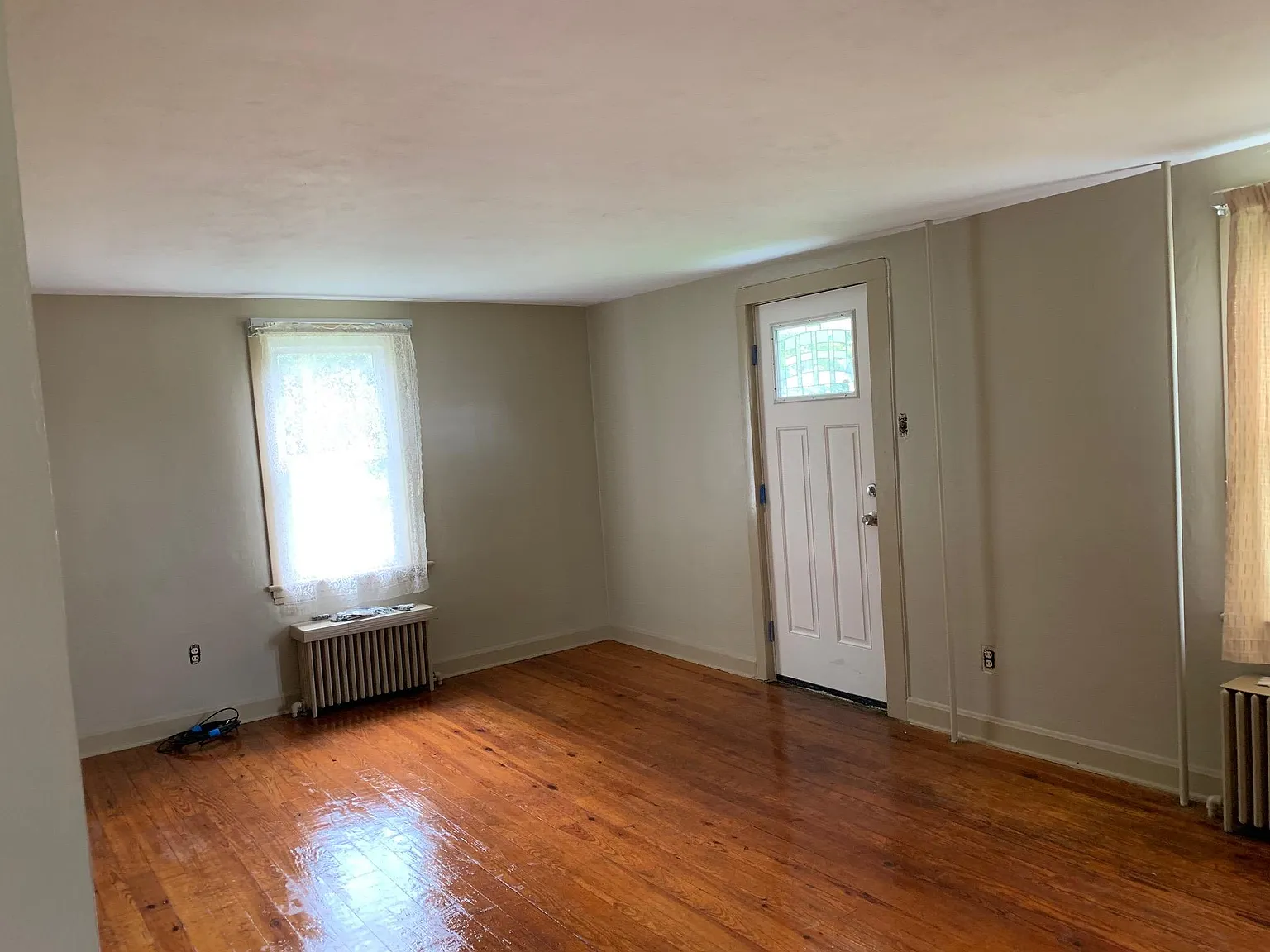 3 bed, 1200 sqft, $1,325 — Photo 4