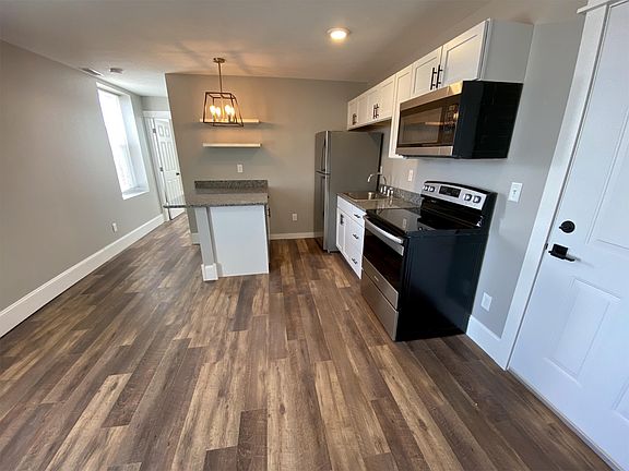3rd image of 201 West Ave #13