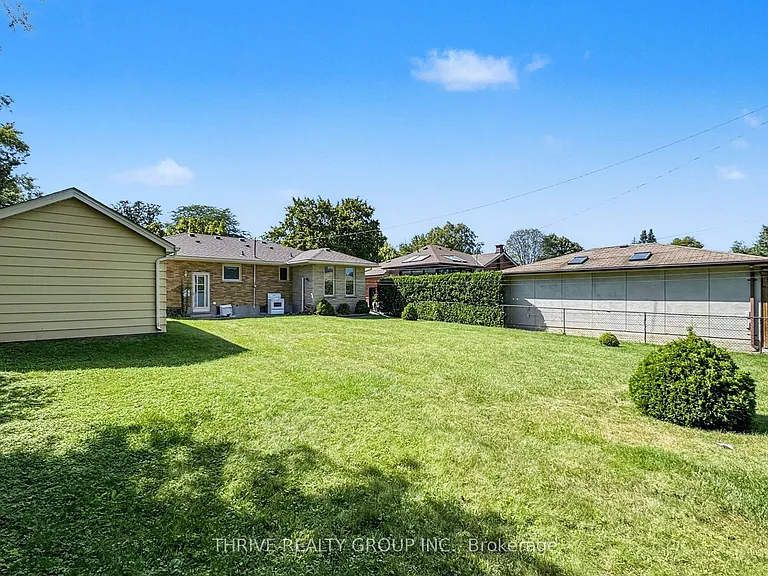 444 Ridgewood Cres #LOWER — Photo 22