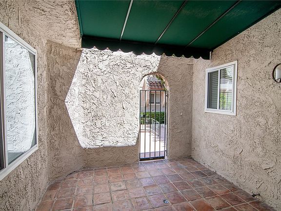3rd image of 5401 Zelzah Ave APT 115