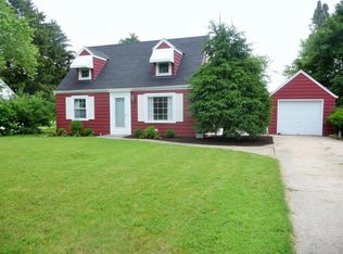 1220 Apple Tree Ln, Brookfield, WI 53005