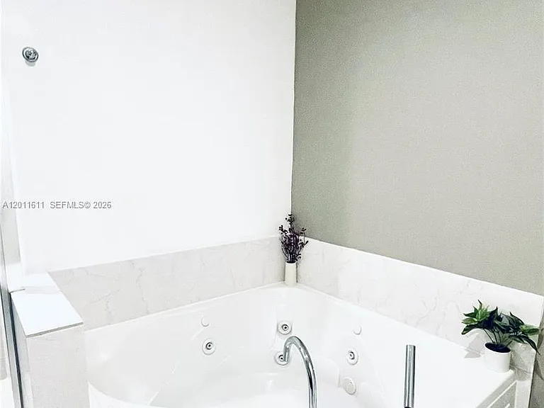 822 NE 19th Ave — Photo 11