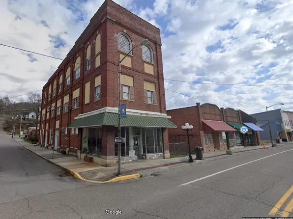 106 High Ave NE, Coeburn, VA 24230