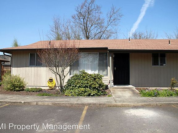 3rd image of 3863 Lancaster Dr NE #8963690