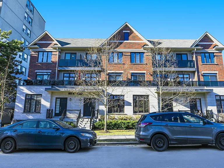 130 Raglan Ave — Photo 4