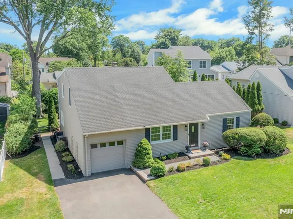65 E Gramercy Pl, Glen Rock, NJ 07452