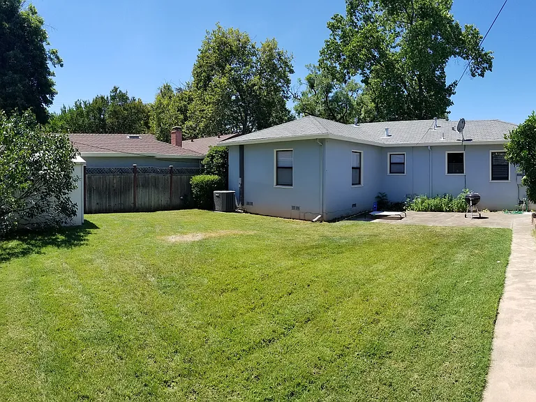 1316 Arbutus Ave — Photo 1