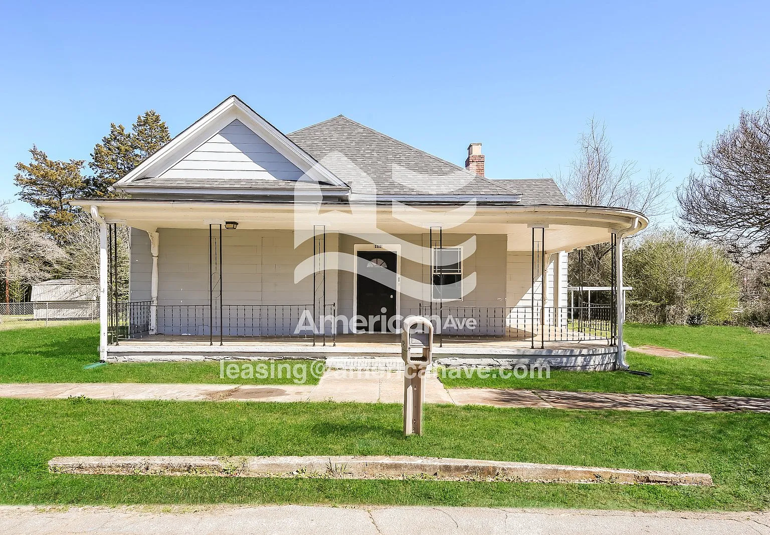 3 bed, 2.0 bath, 1800 sqft, $1,628 — Photo 1