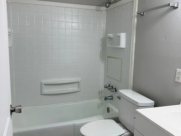 River Glow Apartments — Photo 14