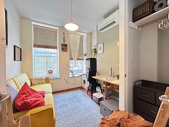 5th image of 901 Saint Johns Pl APT 1B
