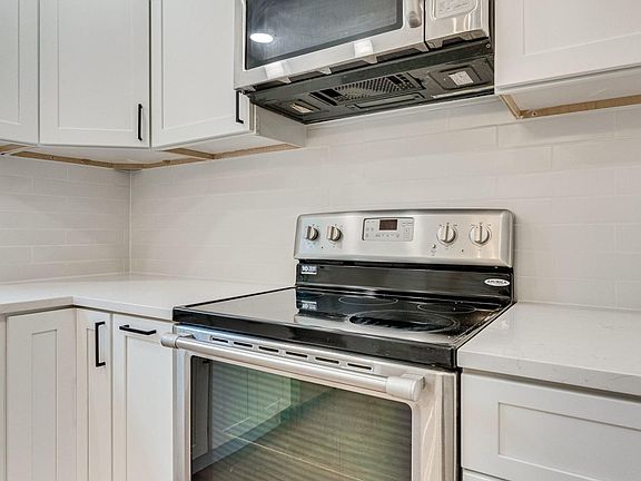 4th image of 14803 Hatfield Sq