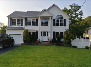 59 Rutland Rd, West Babylon, NY 11704