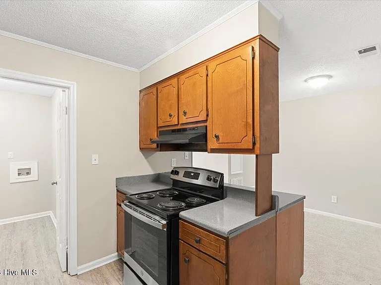 1910 Neptune Dr — Photo 10