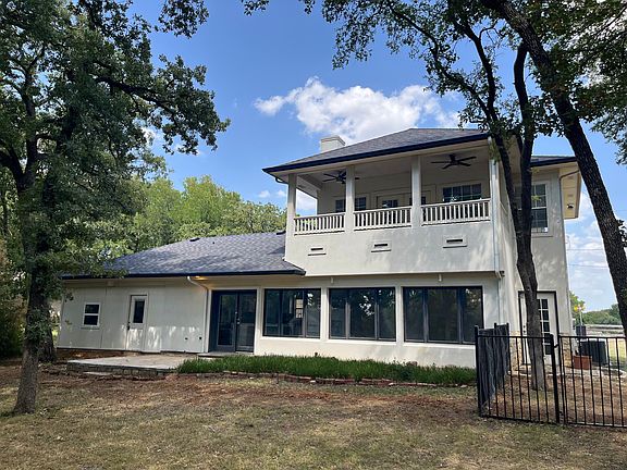 5th image of 1621 Holly Pl