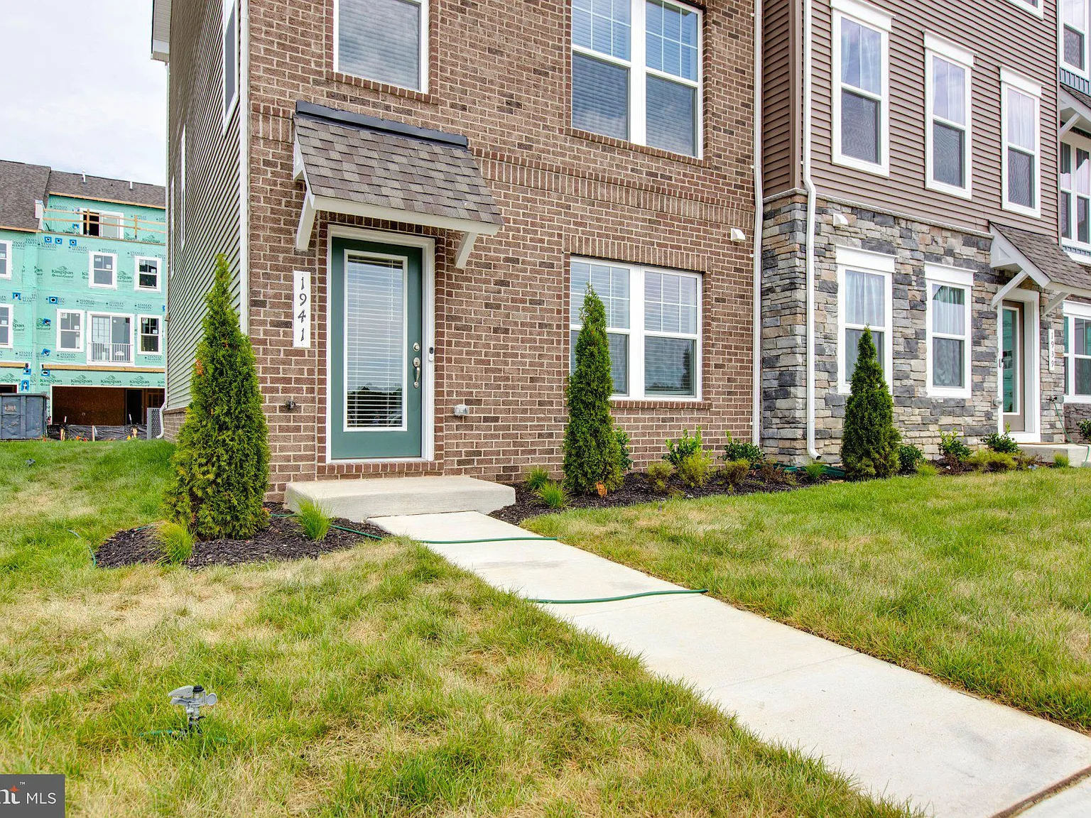 4 bed, 3.5 bath, 1996 sqft, $3,300 — Photo 4