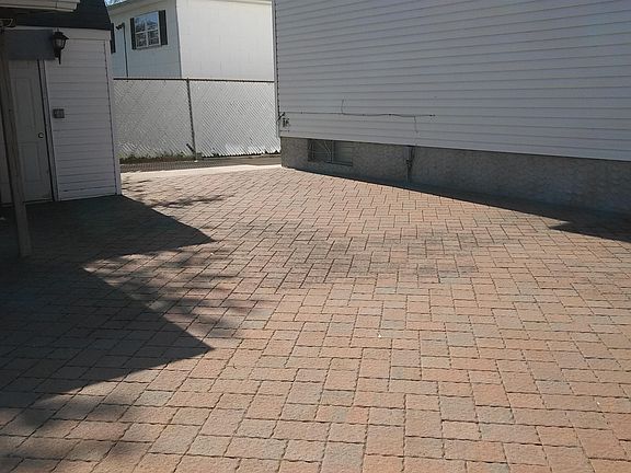 4th image of 588 Lamont Ave Floor 1
