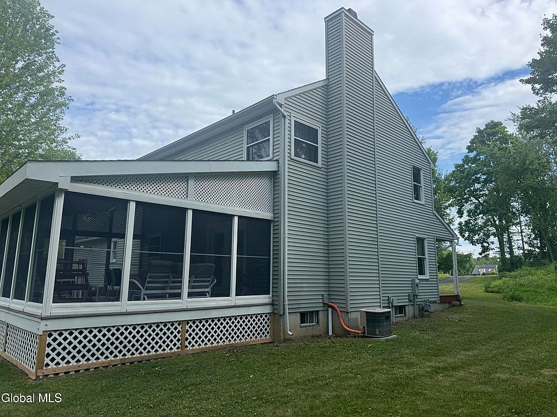 3rd image of 425 Tempel Lane