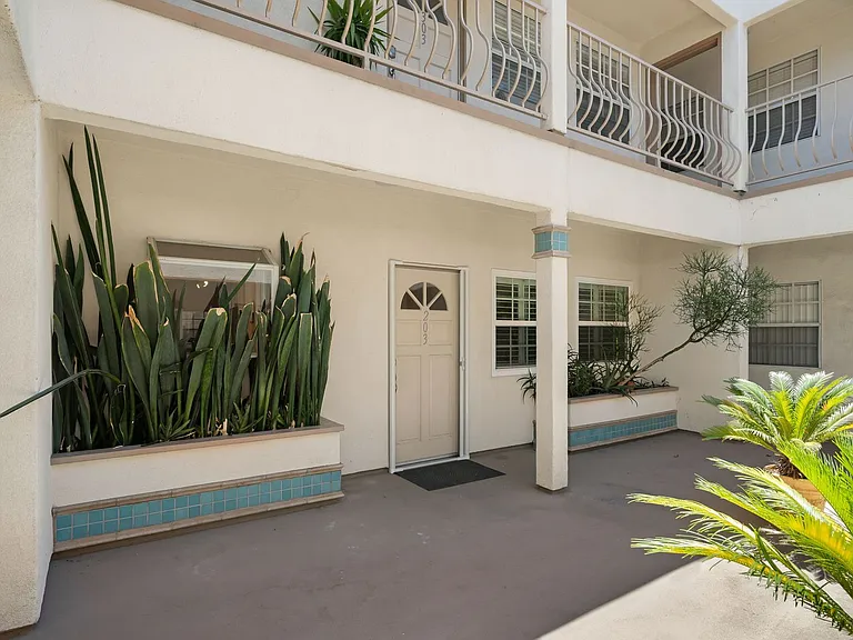 1145 Roswell Ave #203 — Photo 30