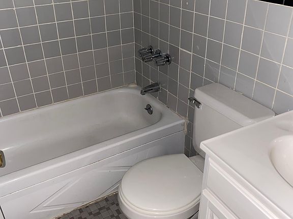 3rd image of 163 Warburton Ave APT 2A