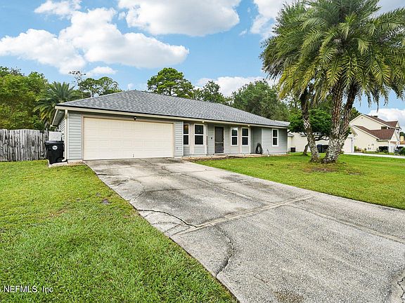 3rd image of 592 CHARLES PINCKNEY Street
