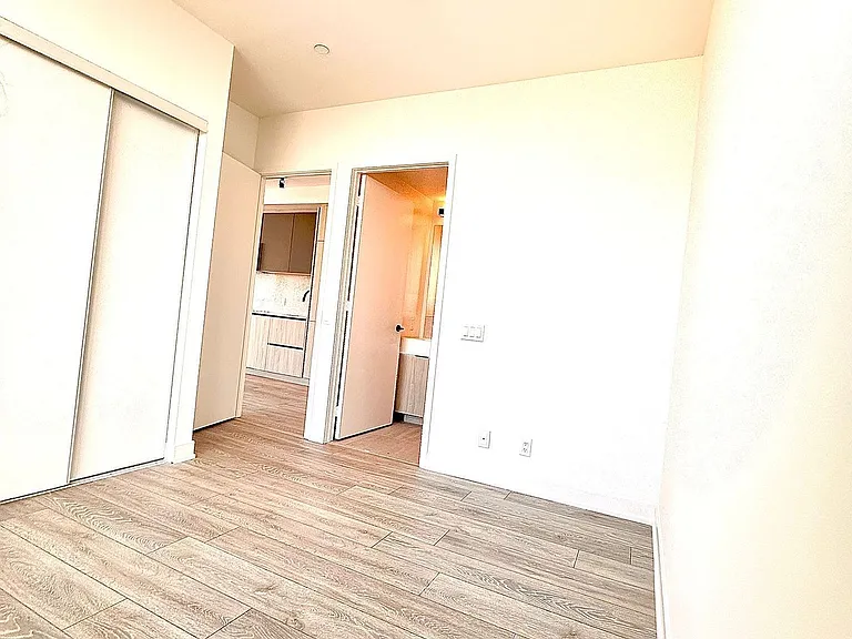 108 Peter St #1911 — Photo 12