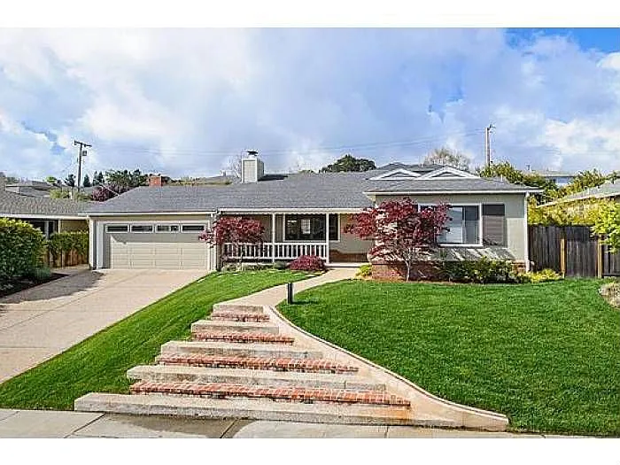 448 Iowa Dr photo 1