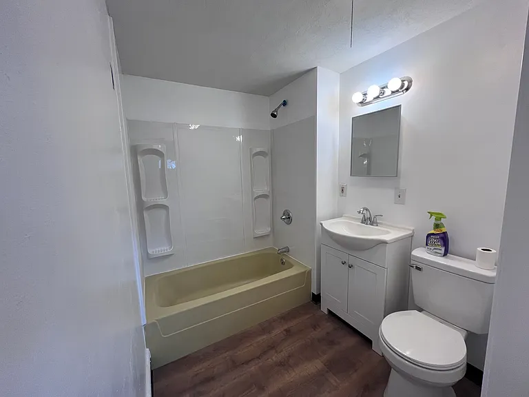 2nd Floor Bathroom