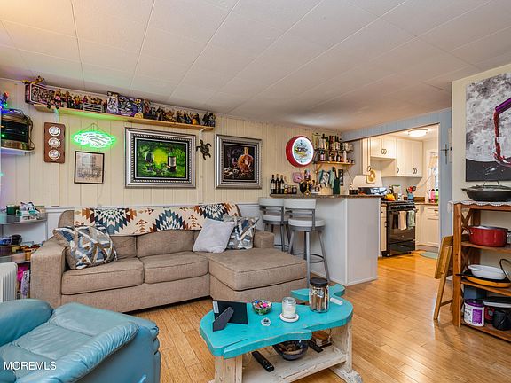 2nd image of 25 E 23rd Street #2