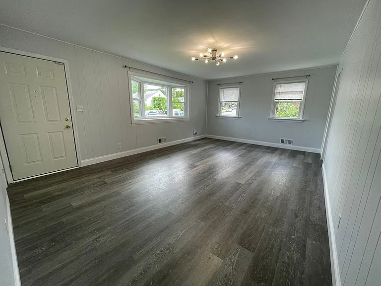 1914 S Wood St — Photo 13