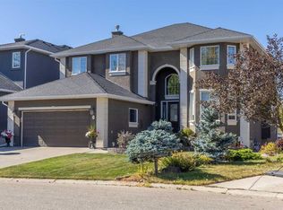 70 SE Patterson Close SW, Calgary, AB T3H 3K2