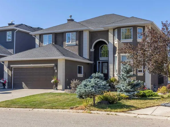 70 SE Patterson Close SW, Calgary, AB T3H 3K2