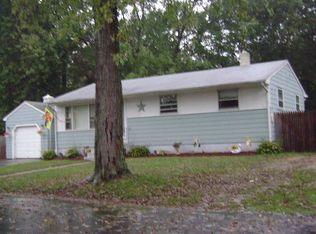 95 Burbank Dr, Warwick, RI 02886