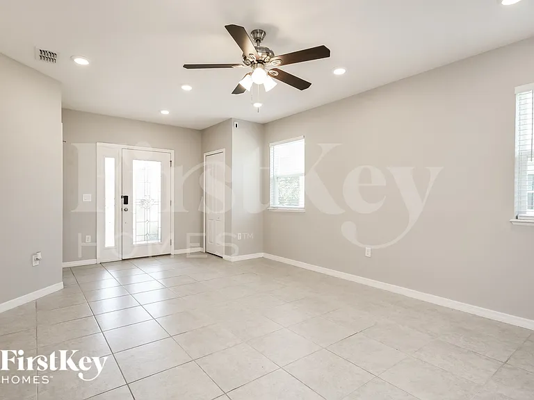 2212 Red Rock Ct — Photo 5