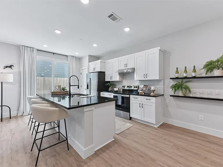 9304 Felix Sparke Dr — Photo 6